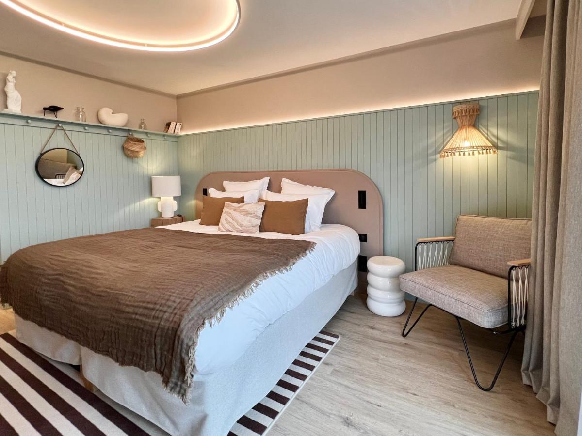 Classic Double Room with Side Sea View,1377124283:JPEG